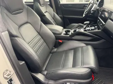 PORSCHE Cayenne GTS Coupe Pano Head-Up-ACC