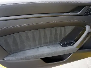 PORSCHE 911 Carrera 4 GTS   Manufaktur   BOSE