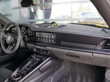 PORSCHE 911 Carrera 4 GTS   Manufaktur   BOSE