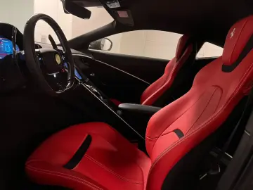 FERRARI Roma