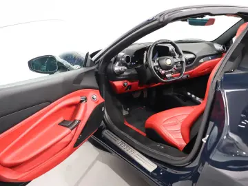 FERRARI F8 Spider DCT