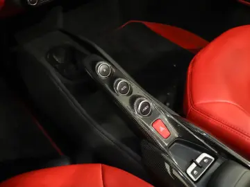 FERRARI F8 Spider DCT