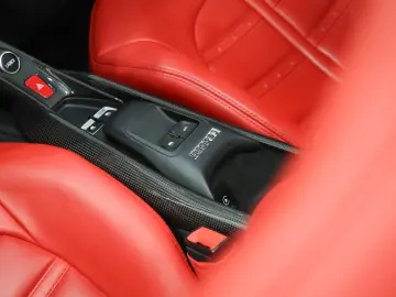 FERRARI F8 Spider DCT