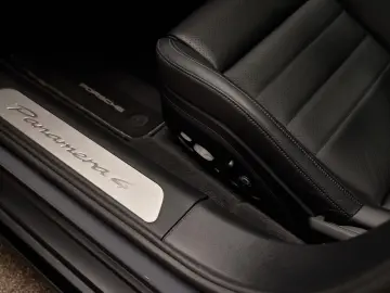 PORSCHE Panamera 2.9 4 E-Hybrid  pano  SportDesign  Bose