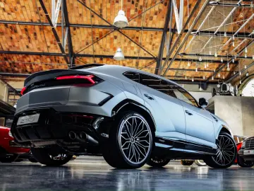 LAMBORGHINI Urus SE AKRAPOVIC  MASSAGE  NIGHT VISION  PPF