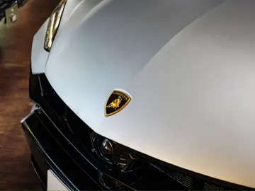 LAMBORGHINI Urus SE AKRAPOVIC  MASSAGE  NIGHT VISION  PPF
