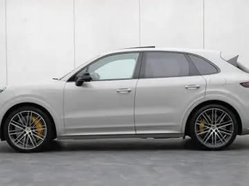 PORSCHE Cayenne Turbo S E-Hybrid  HUD  PCCB  Pano Softc.