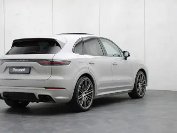 PORSCHE Cayenne Turbo S E-Hybrid  HUD  PCCB  Pano Softc.