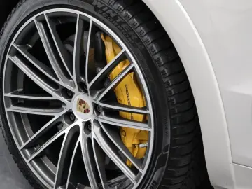 PORSCHE Cayenne Turbo S E-Hybrid  HUD  PCCB  Pano Softc.