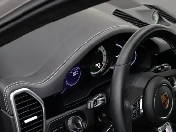 PORSCHE Cayenne Turbo S E-Hybrid  HUD  PCCB  Pano Softc.