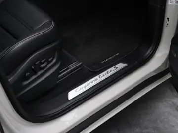 PORSCHE Cayenne Turbo S E-Hybrid  HUD  PCCB  Pano Softc.