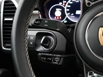 PORSCHE Cayenne Turbo S E-Hybrid  HUD  PCCB  Pano Softc.