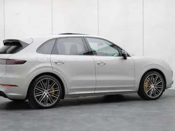 PORSCHE Cayenne Turbo S E-Hybrid  HUD  PCCB  Pano Softc.
