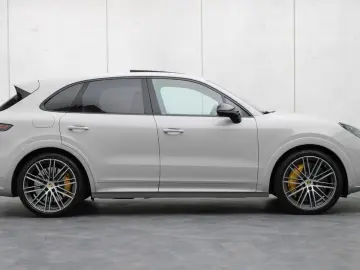 PORSCHE Cayenne Turbo S E-Hybrid  HUD  PCCB  Pano Softc.
