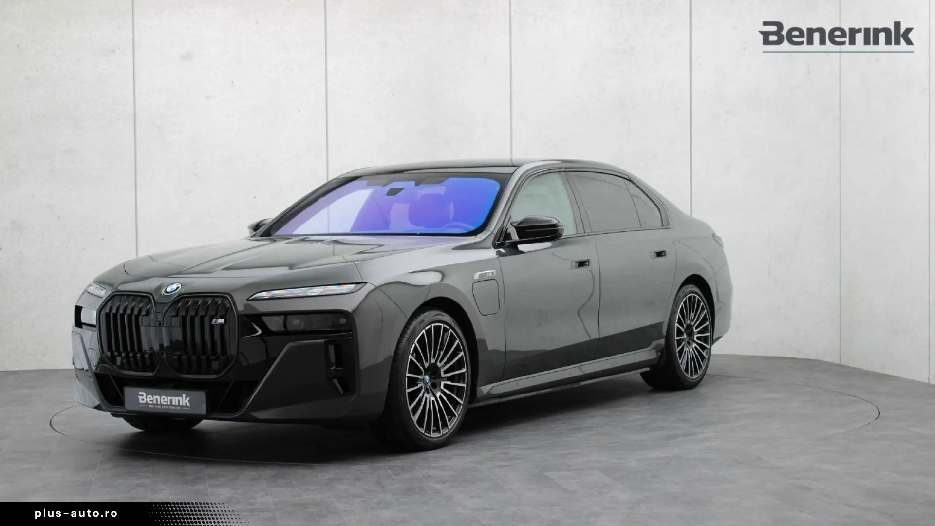 BMW M760e xDrive  Excl. Lounge  B&W  Sky L. Massage