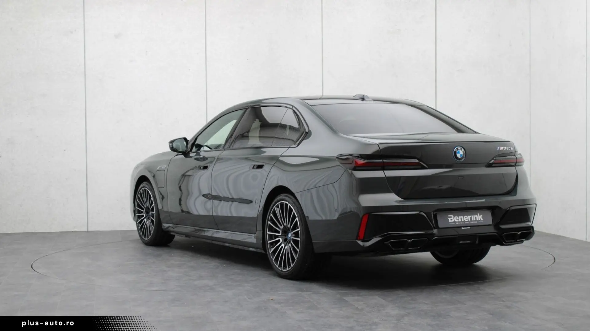 BMW M760e xDrive  Excl. Lounge  B&W  Sky L. Massage