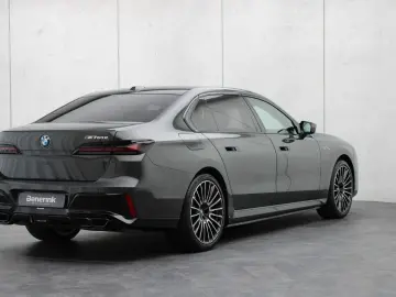 BMW M760e xDrive  Excl. Lounge  B&W  Sky L. Massage