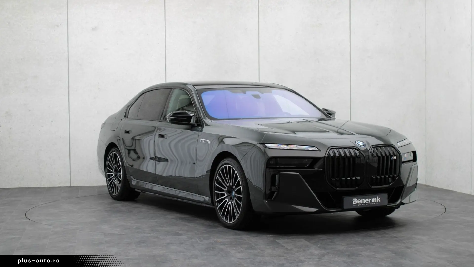 BMW M760e xDrive  Excl. Lounge  B&W  Sky L. Massage