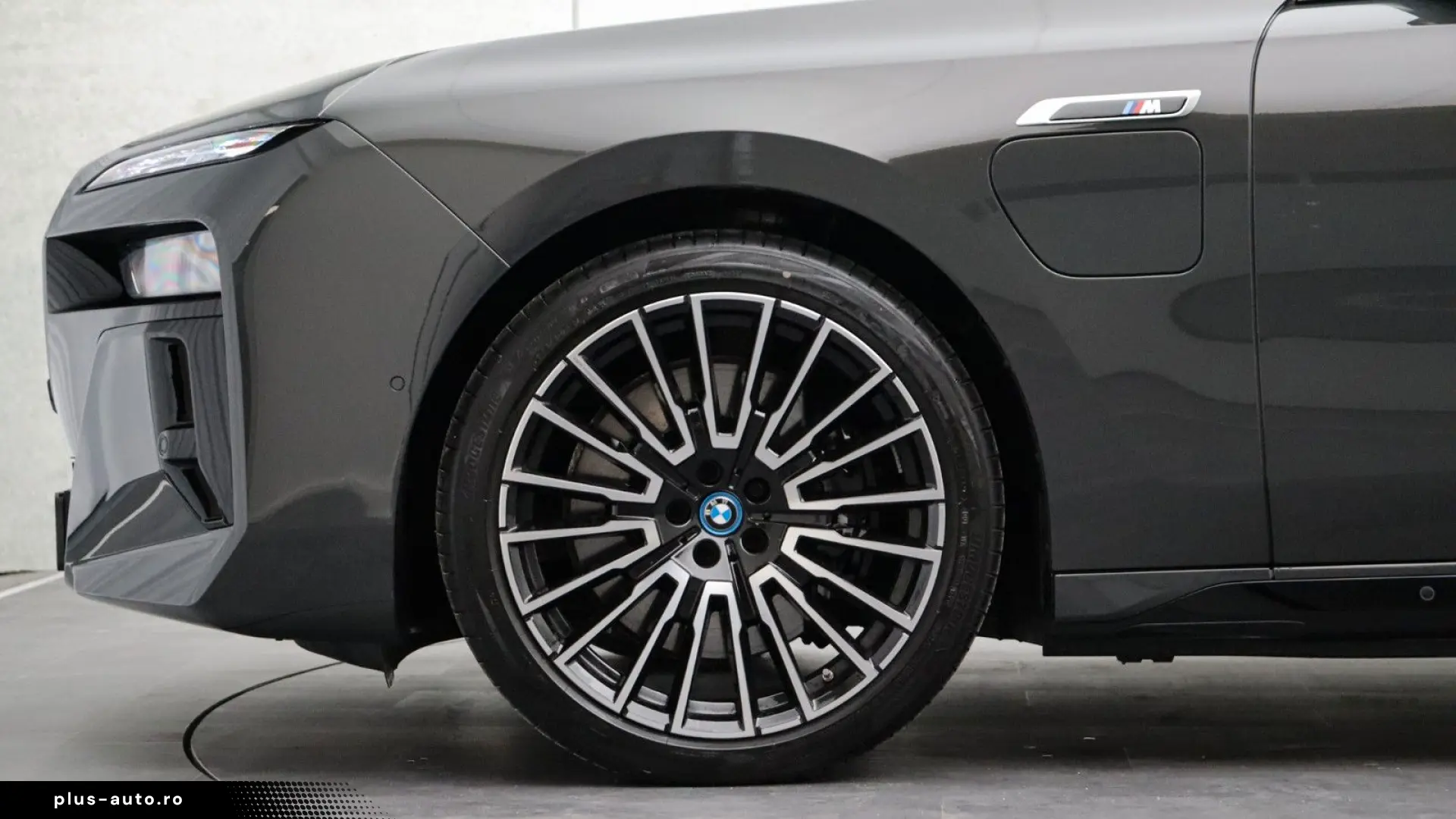 BMW M760e xDrive  Excl. Lounge  B&W  Sky L. Massage