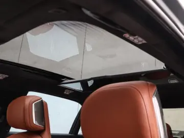BMW M760e xDrive  Excl. Lounge  B&W  Sky L. Massage