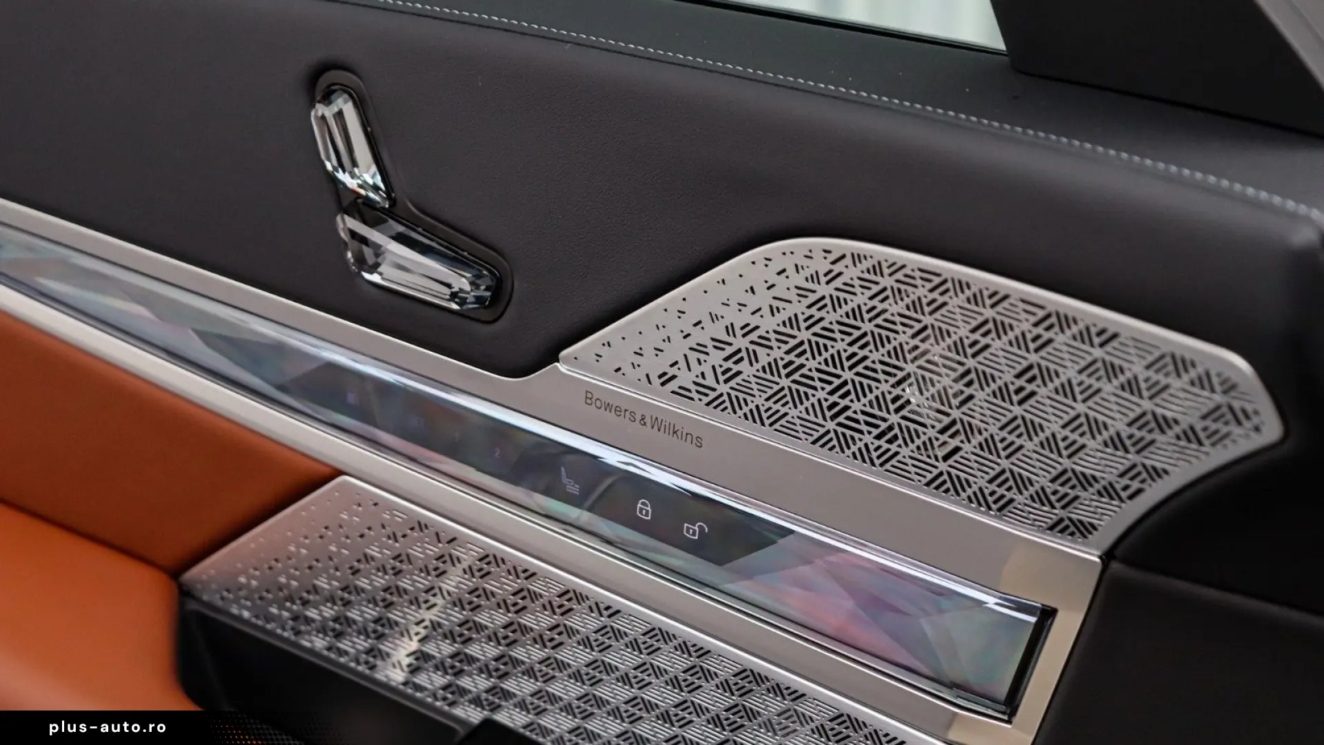 BMW M760e xDrive  Excl. Lounge  B&W  Sky L. Massage