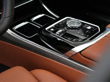 BMW M760e xDrive  Excl. Lounge  B&W  Sky L. Massage