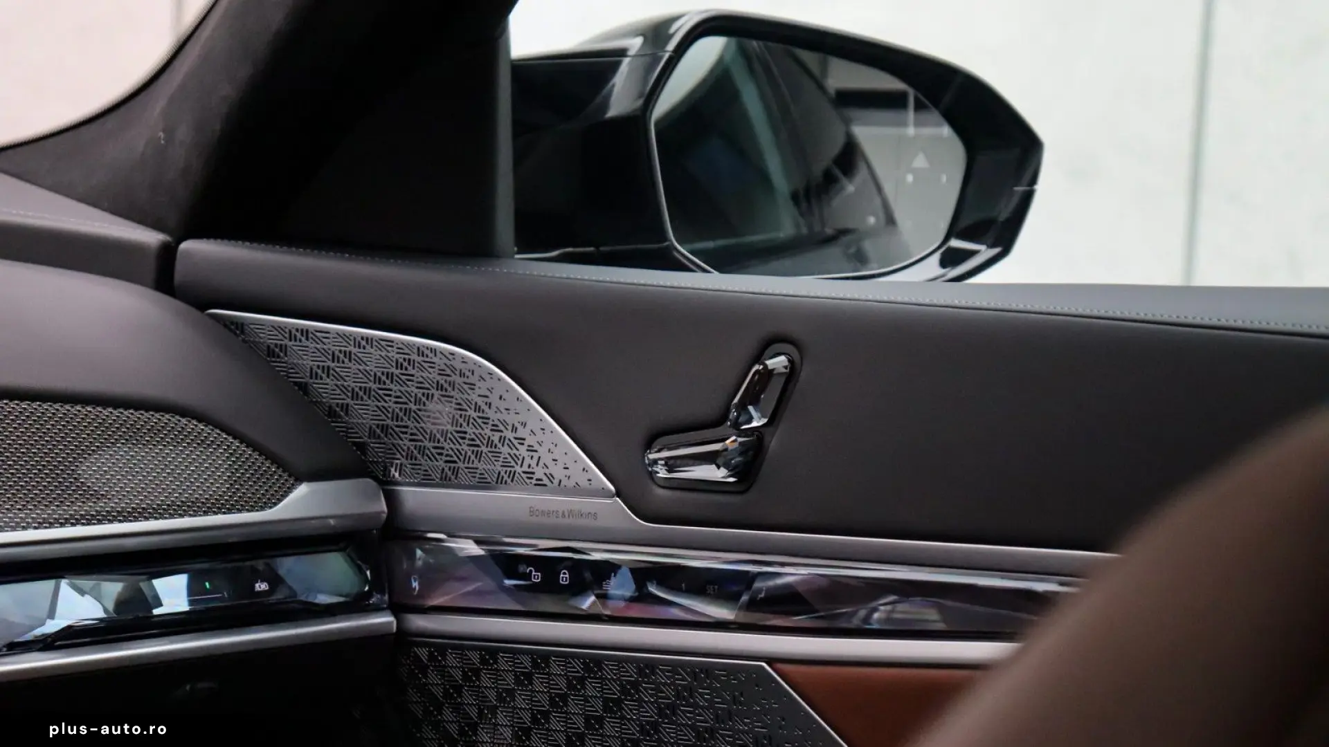 BMW M760e xDrive  Excl. Lounge  B&W  Sky L. Massage