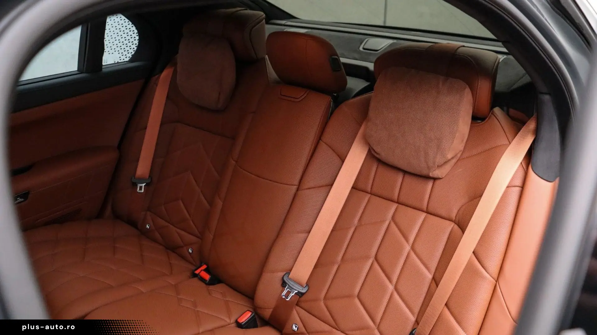 BMW M760e xDrive  Excl. Lounge  B&W  Sky L. Massage