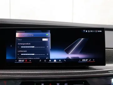 BMW M760e xDrive  Excl. Lounge  B&W  Sky L. Massage