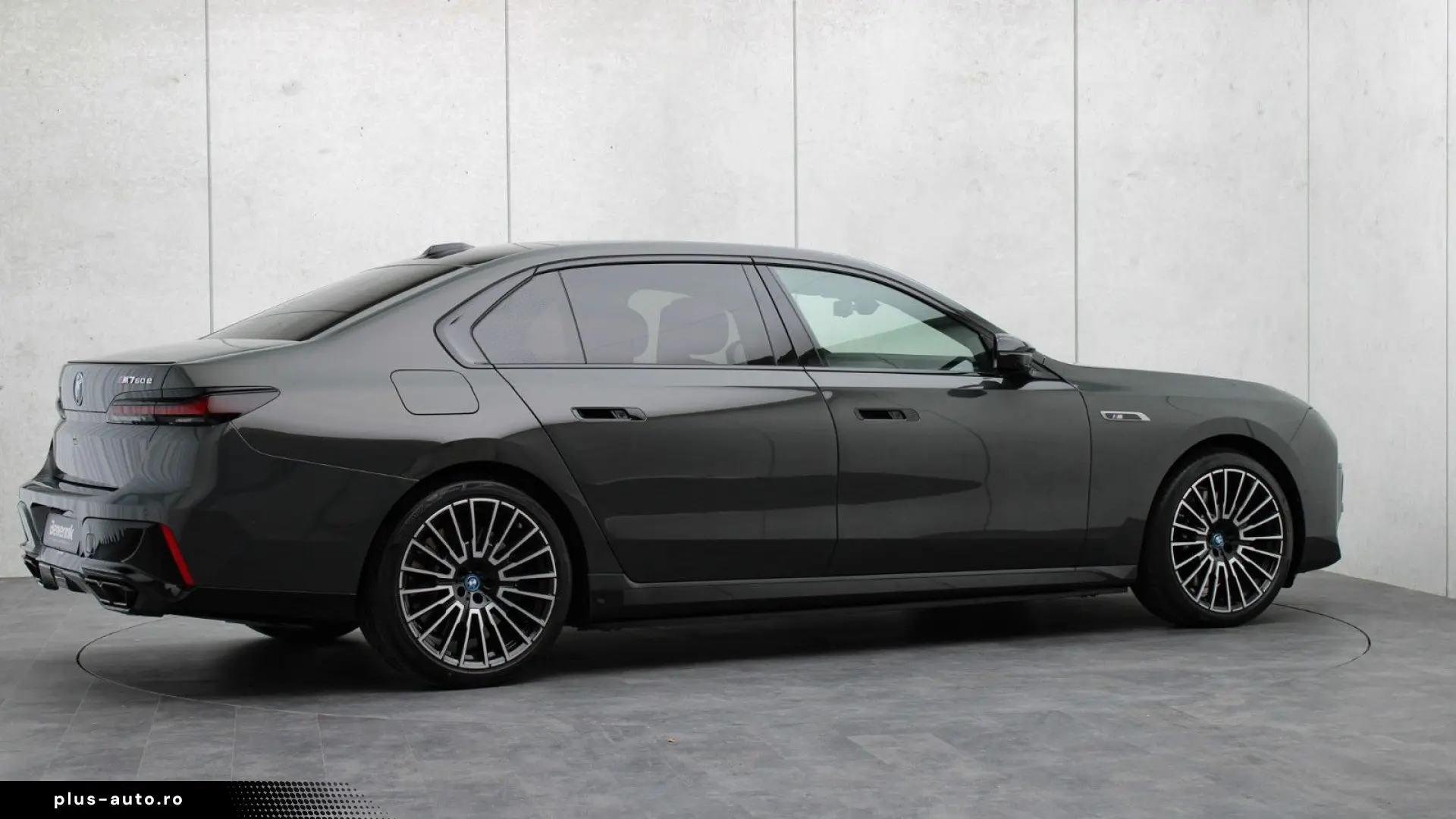 BMW M760e xDrive  Excl. Lounge  B&W  Sky L. Massage