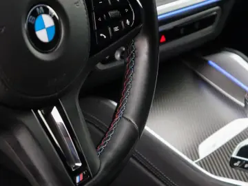 BMW XM V8 M Drivers Pack  B&W  Sitzeb. AHK  HUD
