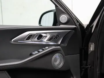 BMW XM V8 M Drivers Pack  B&W  Sitzeb. AHK  HUD