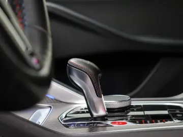 BMW XM V8 M Drivers Pack  B&W  Sitzeb. AHK  HUD
