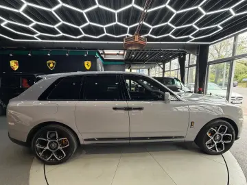 ROLLS ROYCE Cullinan 6.8 V12 BLACK BADGE STARLIGHT