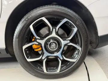 ROLLS ROYCE Cullinan 6.8 V12 BLACK BADGE STARLIGHT