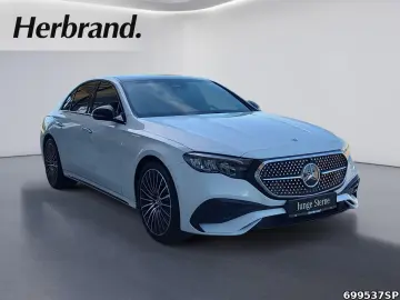 MERCEDES-BENZ E 200 AMG  Pano KEYLESS Ambiente DISTR…