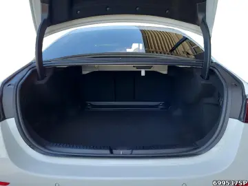 MERCEDES-BENZ E 200 AMG  Pano KEYLESS Ambiente DISTR…