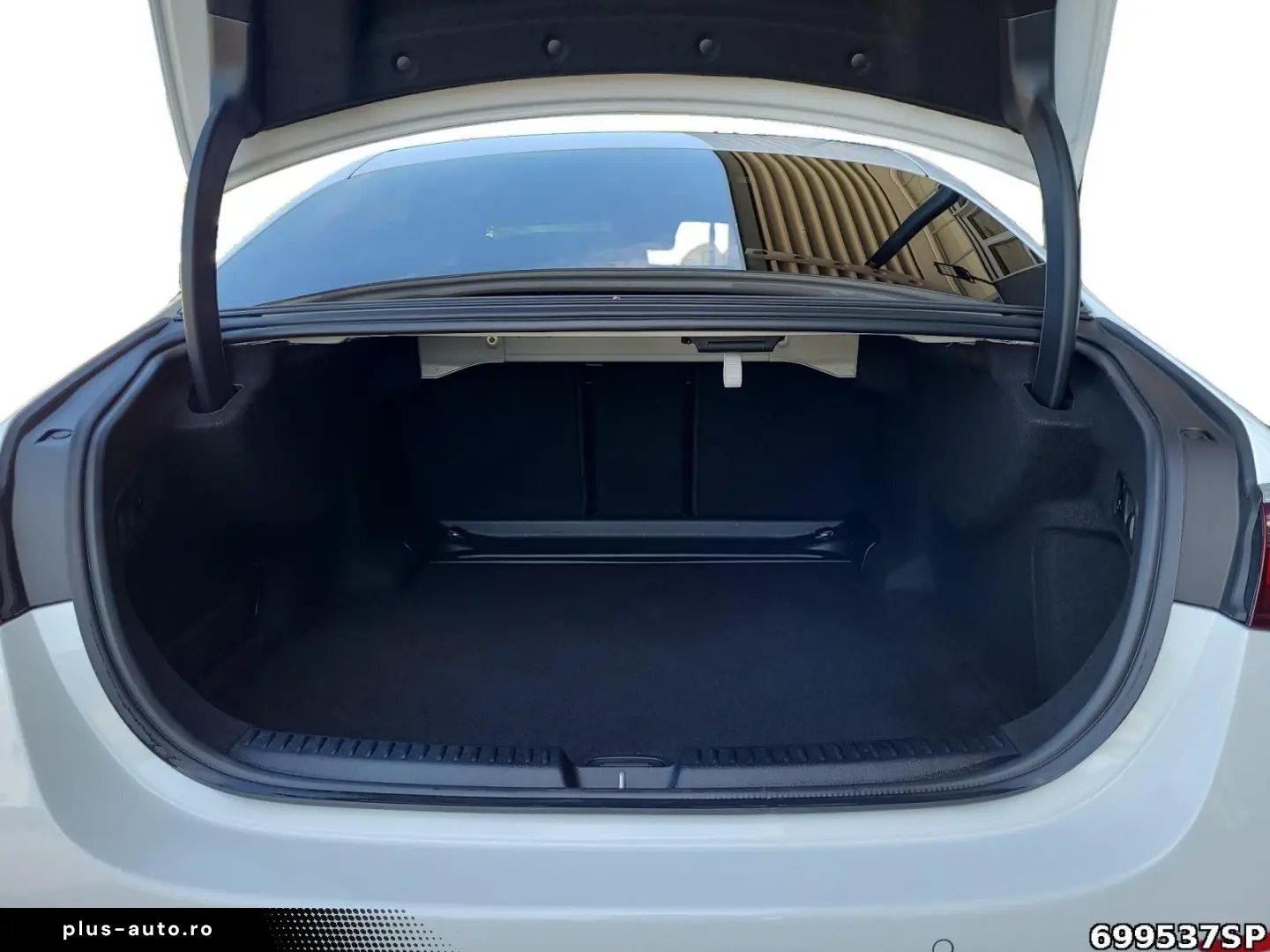 MERCEDES-BENZ E 200 AMG  Pano KEYLESS Ambiente DISTR&hellip;