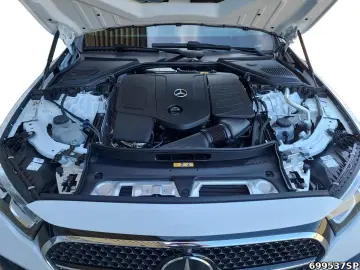 MERCEDES-BENZ E 200 AMG  Pano KEYLESS Ambiente DISTR…