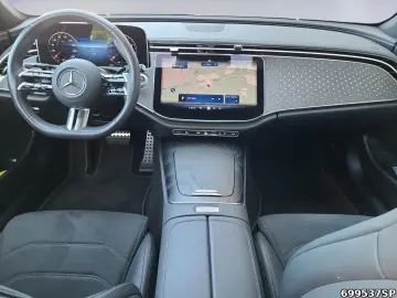 MERCEDES-BENZ E 200 AMG  Pano KEYLESS Ambiente DISTR…