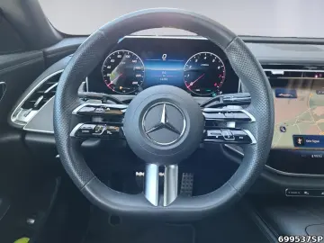 MERCEDES-BENZ E 200 AMG  Pano KEYLESS Ambiente DISTR…