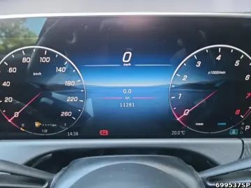 MERCEDES-BENZ E 200 AMG  Pano KEYLESS Ambiente DISTR…