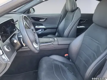 MERCEDES-BENZ E 200 AMG  Pano KEYLESS Ambiente DISTR…
