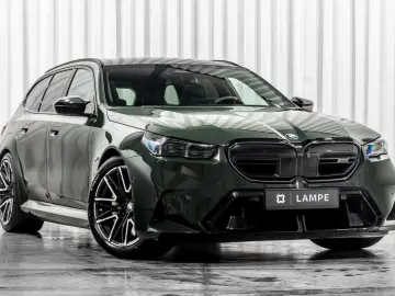 BMW M5 Touring Brewster Green Akrapovič Ceramic Brak