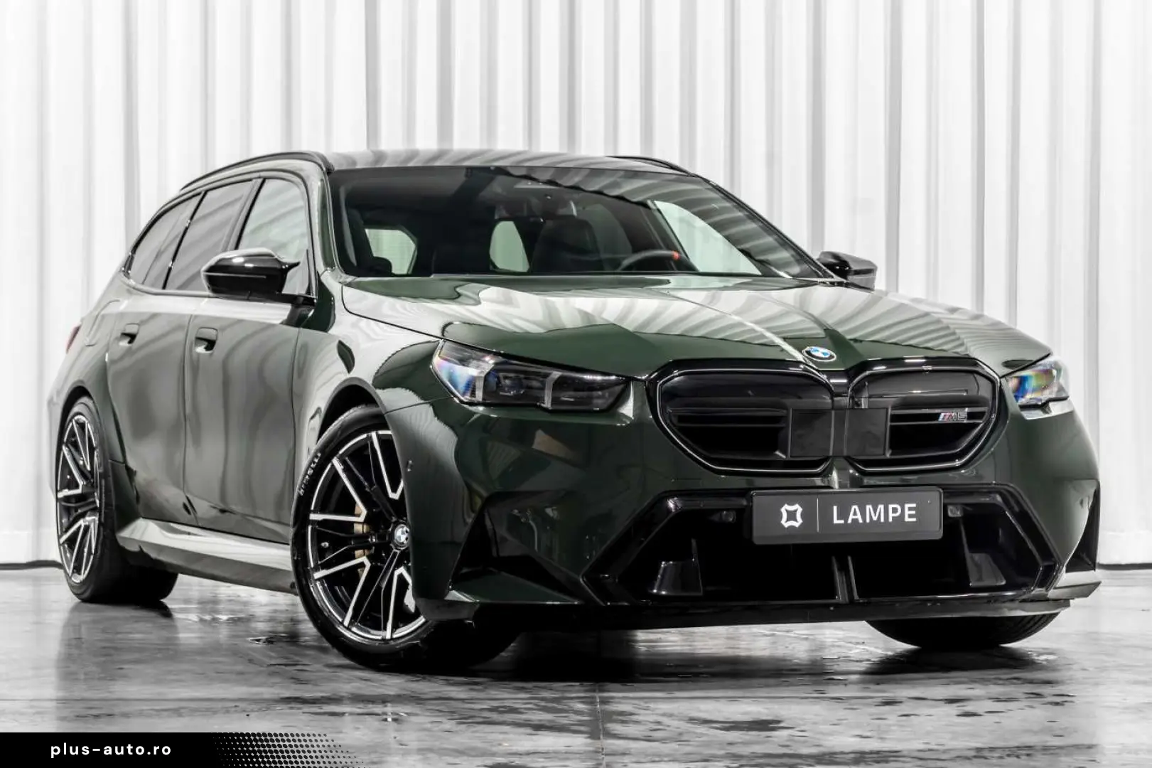 BMW M5 Touring Brewster Green Akrapovič Ceramic Brak