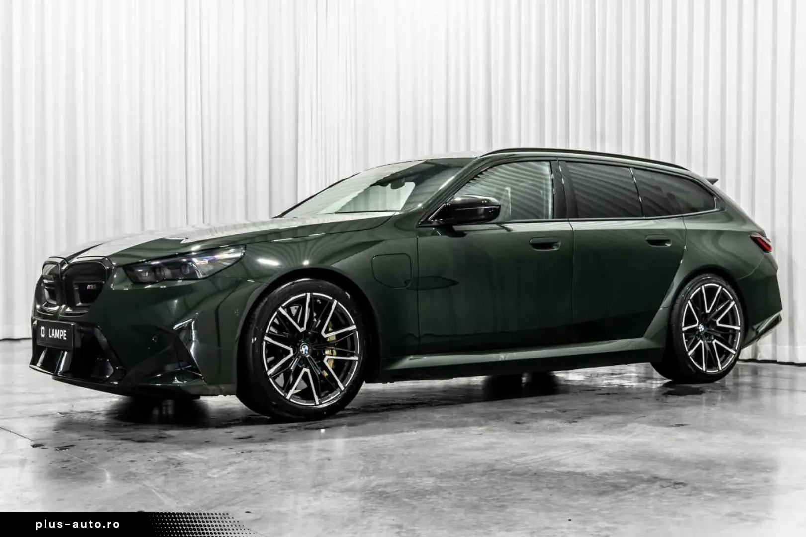 BMW M5 Touring Brewster Green Akrapovič Ceramic Brak