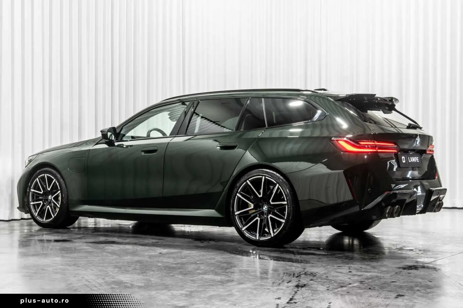 BMW M5 Touring Brewster Green Akrapovič Ceramic Brak