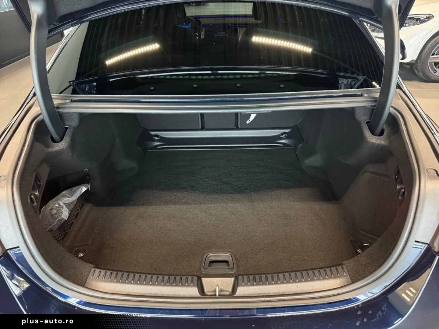 MERCEDES-BENZ E 220 d Limousine AMG  DiG.L DISTR HuD MEM AHK