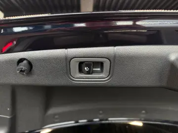 MERCEDES-BENZ E 220 d Limousine AMG  DiG.L DISTR HuD MEM AHK