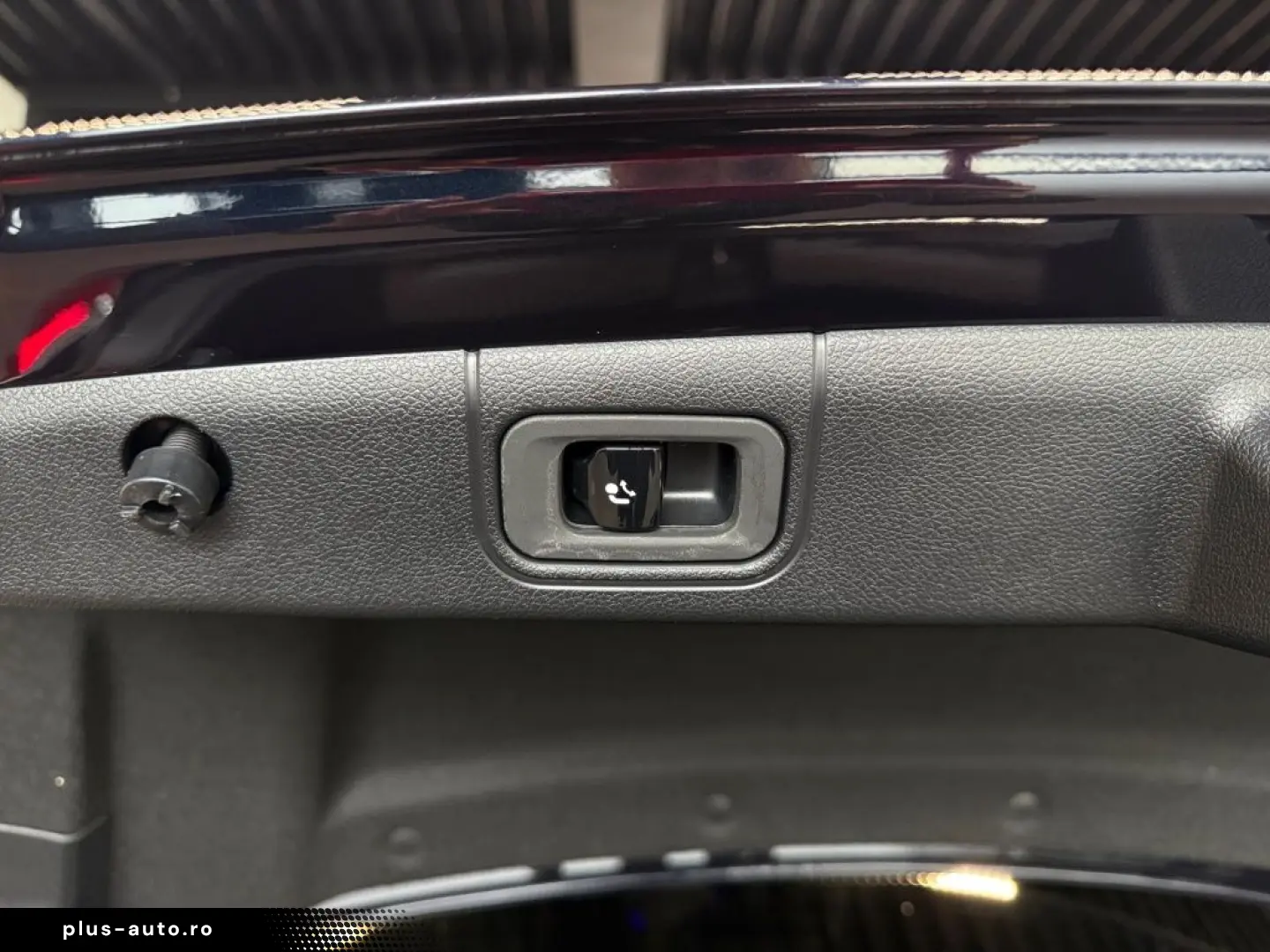 MERCEDES-BENZ E 220 d Limousine AMG  DiG.L DISTR HuD MEM AHK